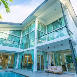 #V141 Grand view -Minutes to Everything 4Br 1.5 km Beach