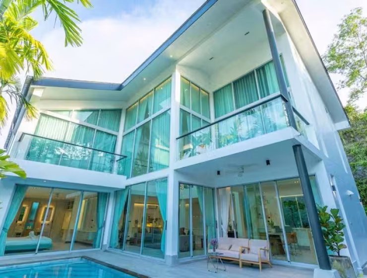 #V141 Grand view -Minutes to Everything 4Br 1.5 km Beach